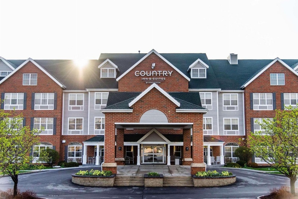 Country Inn & Suites by Radisson, Milwaukee West (Brookfield), WI Main image