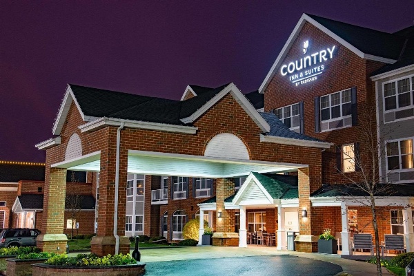 Country Inn & Suites by Radisson, Milwaukee West (Brookfield), WI image 1